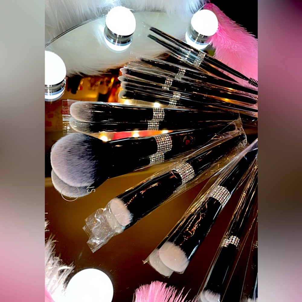 10 PIECE RHINESTONE BRUSH SET